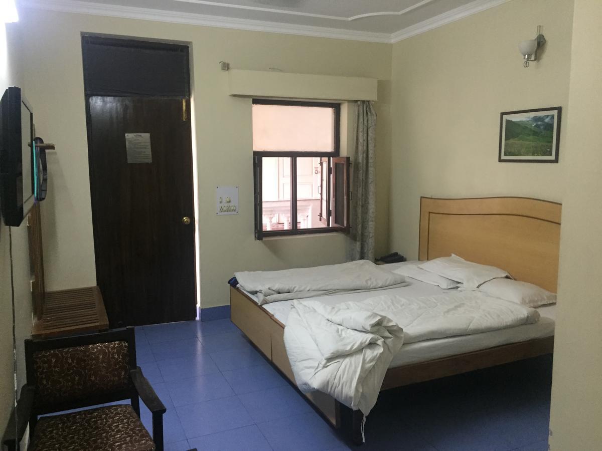 Hotel Atithi Дехрадун Экстерьер фото